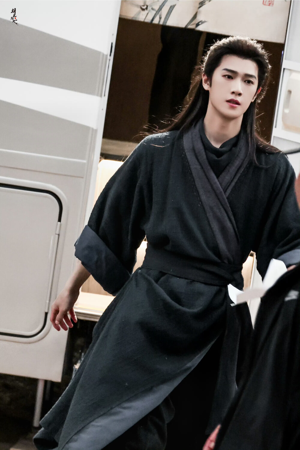 李昀锐 ‖ 冰湖重生◎诸葛玥
图源微博cr：梧木林弋_0824