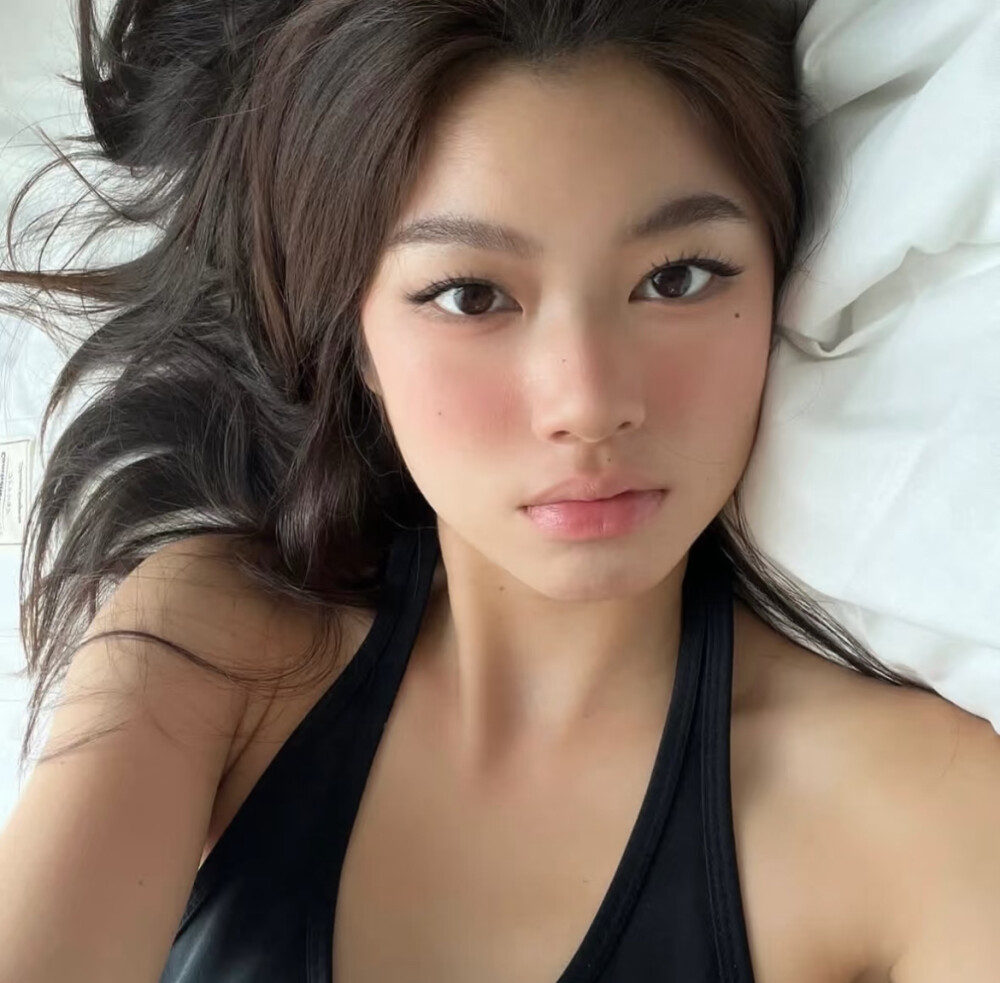 唯独心脏是雪花绣的痂 靠近你就融化