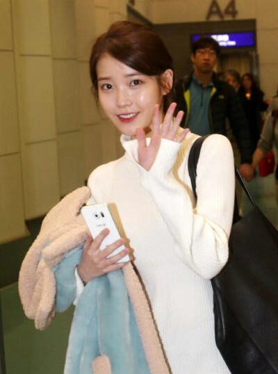 IU