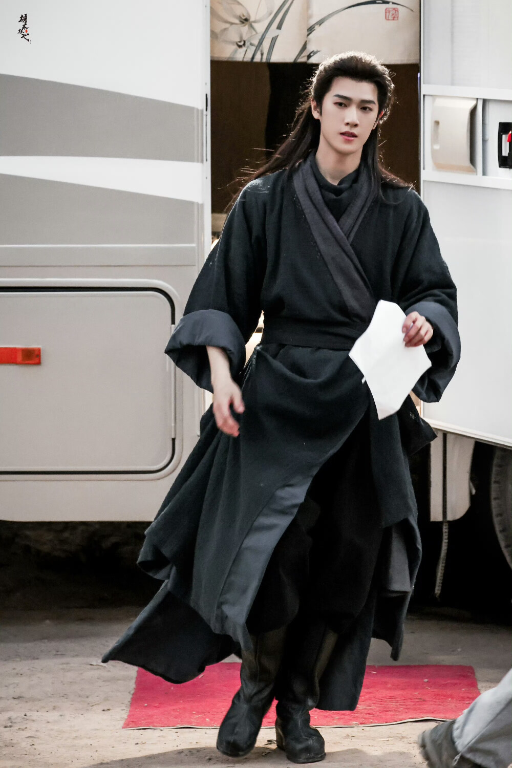 李昀锐 ‖ 冰湖重生◎诸葛玥
图源微博cr：梧木林弋_0824