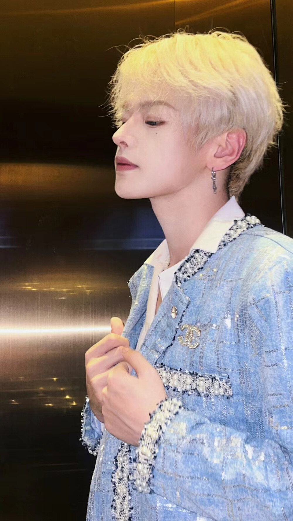 电梯战神 香奈儿 金发碧眼