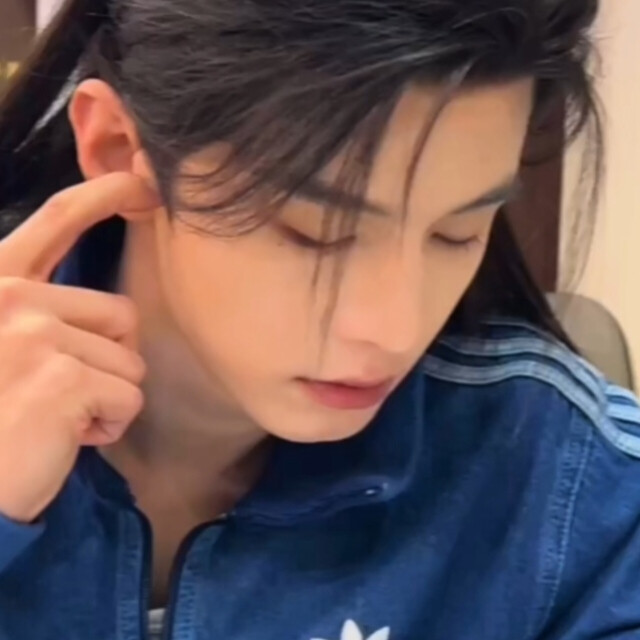 还有泪痣哦太子殿下