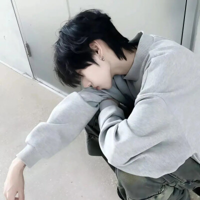 真人权威男头
