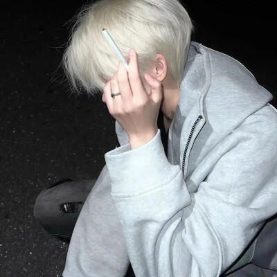 真人权威男头
