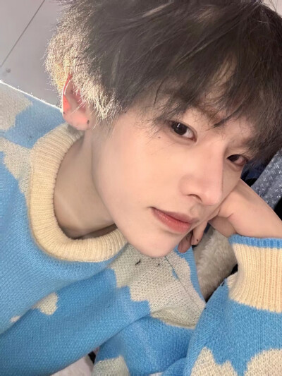 可爱男孩 黑发