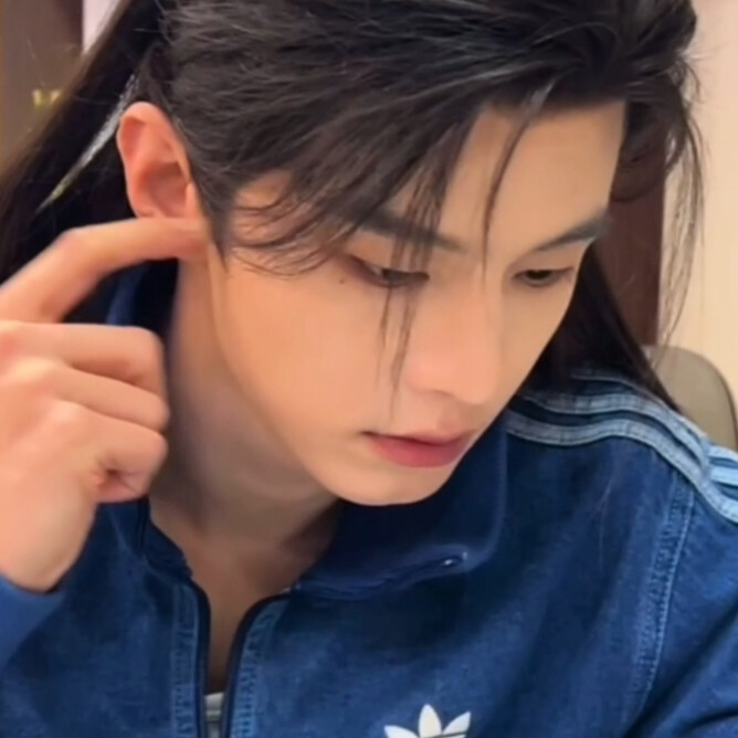 还有泪痣哦太子殿下