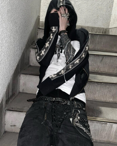 真人权威男头
