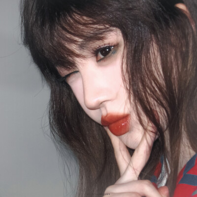 按下快门键｀
*鞠婧祎