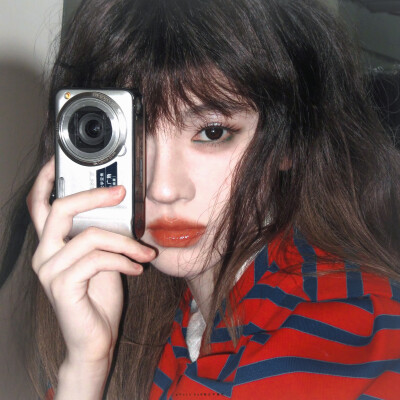 按下快门键｀
*鞠婧祎