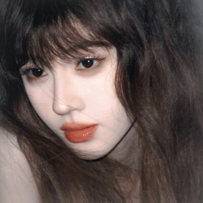 按下快门键｀
*鞠婧祎