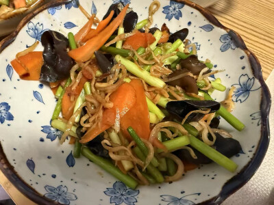 蒜苔炒银鱼干