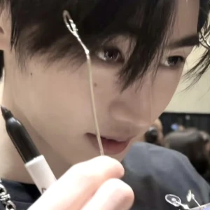 我们的红线藏在血液里