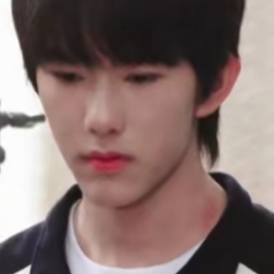 你脖子上的红痕是蚊子咬的吗