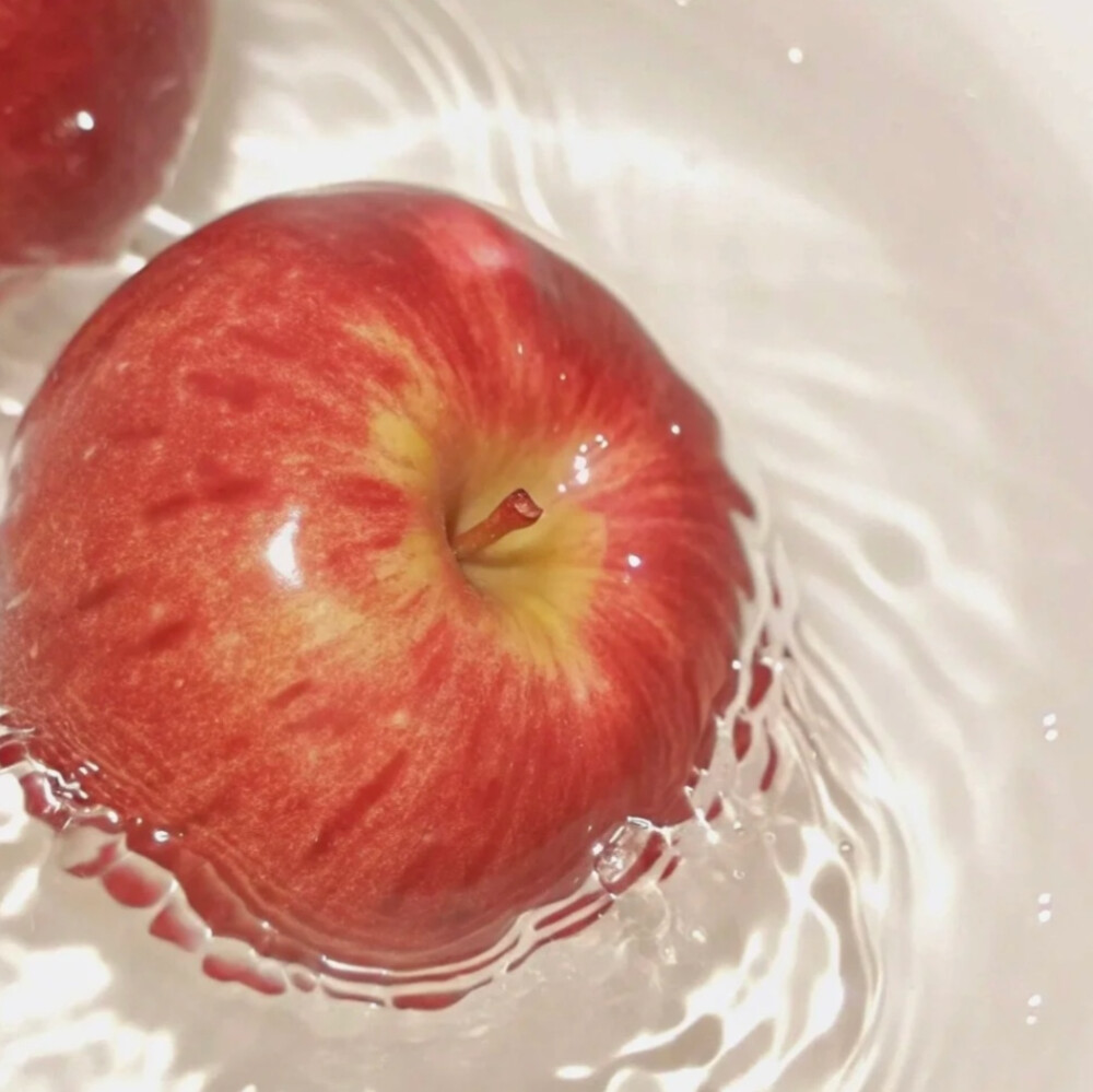 背景图/我知道 爱本质无异 是因为人多得拥挤.