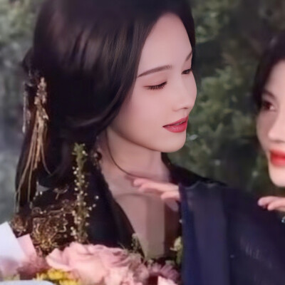 月鳞绮纪你有这样美的两张脸