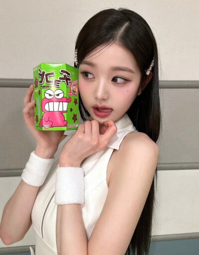 BY爱喝可乐的古娜小姐 韩国 张元英