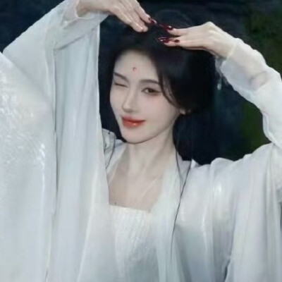 月鳞绮纪你有这样美的两张脸