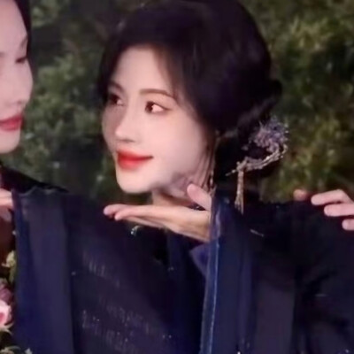 月鳞绮纪你有这样美的两张脸