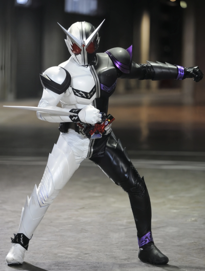 假面骑士双骑 (Double)，獠牙王牌。(侵权删)