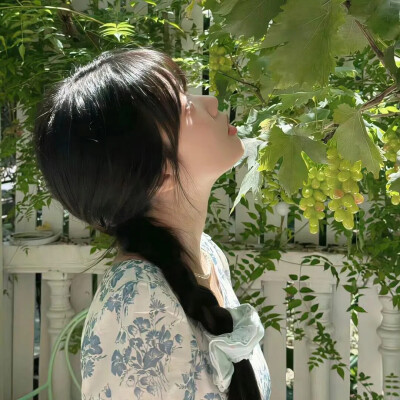 [氛围感女头]
“一朵芙蕖，开过尚盈盈”