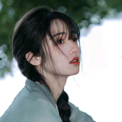 [氛围感女头]
“一朵芙蕖，开过尚盈盈”