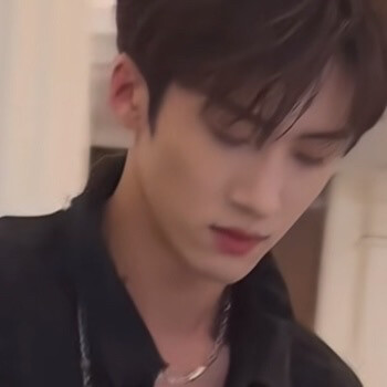 闫桉