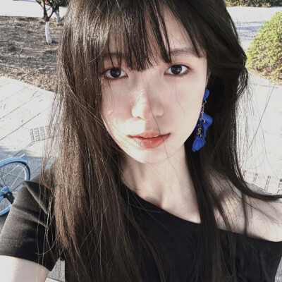 女