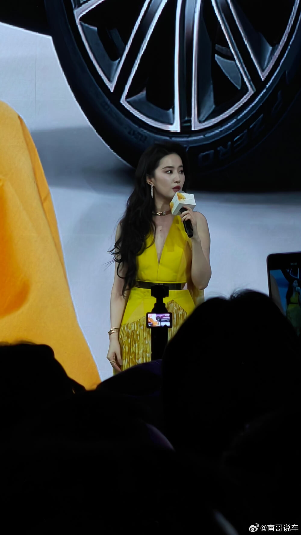 刘亦菲上海#智界品牌之夜#
刘亦菲华为鸿蒙智行智界品牌大使2025.4.17