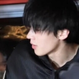 闫桉