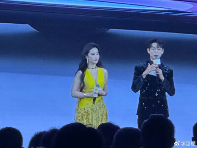 刘亦菲上海#智界品牌之夜#
刘亦菲华为鸿蒙智行智界品牌大使2025.4.17
