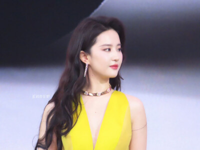 刘亦菲上海#智界品牌之夜#
刘亦菲华为鸿蒙智行智界品牌大使2025.4.17