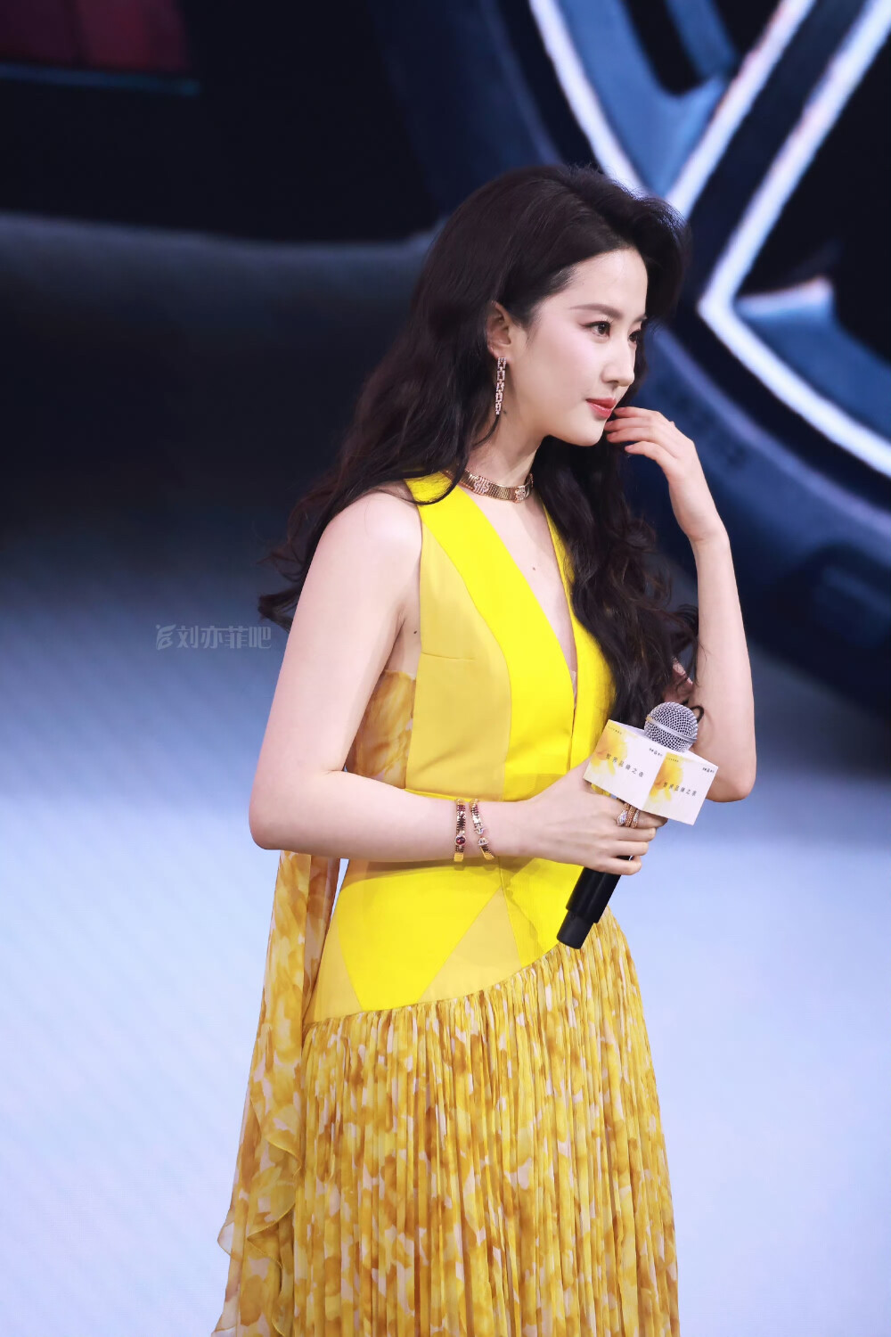 刘亦菲上海#智界品牌之夜#
刘亦菲华为鸿蒙智行智界品牌大使2025.4.17