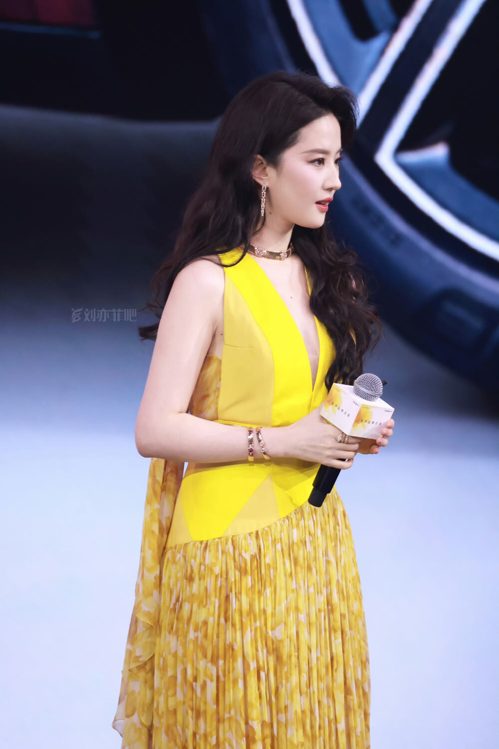 刘亦菲上海#智界品牌之夜#
刘亦菲华为鸿蒙智行智界品牌大使2025.4.17