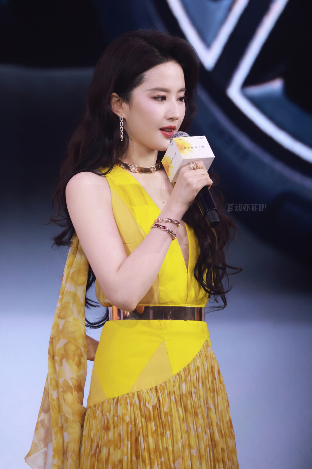 刘亦菲上海#智界品牌之夜#
刘亦菲华为鸿蒙智行智界品牌大使2025.4.17
