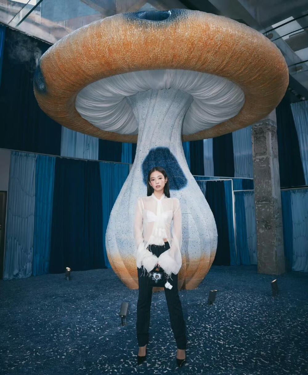 JENNIE