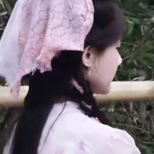 两颗小脑袋
