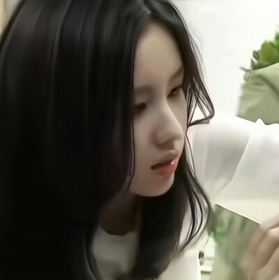 陈都灵头像