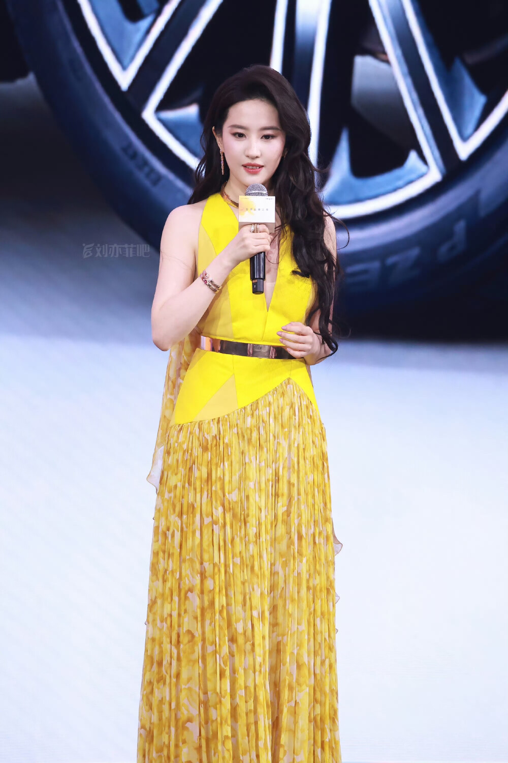 刘亦菲上海#智界品牌之夜#
刘亦菲华为鸿蒙智行智界品牌大使2025.4.17