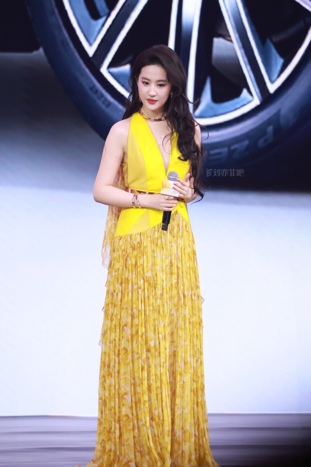 刘亦菲上海#智界品牌之夜#
刘亦菲华为鸿蒙智行智界品牌大使2025.4.17
