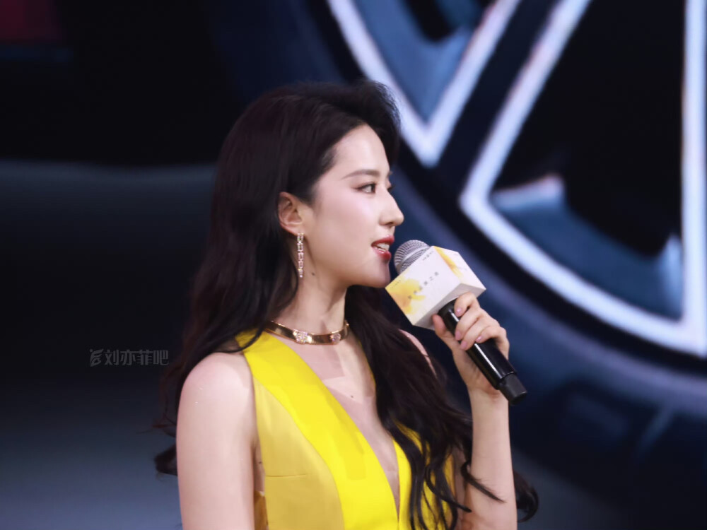 刘亦菲上海#智界品牌之夜#
刘亦菲华为鸿蒙智行智界品牌大使2025.4.17