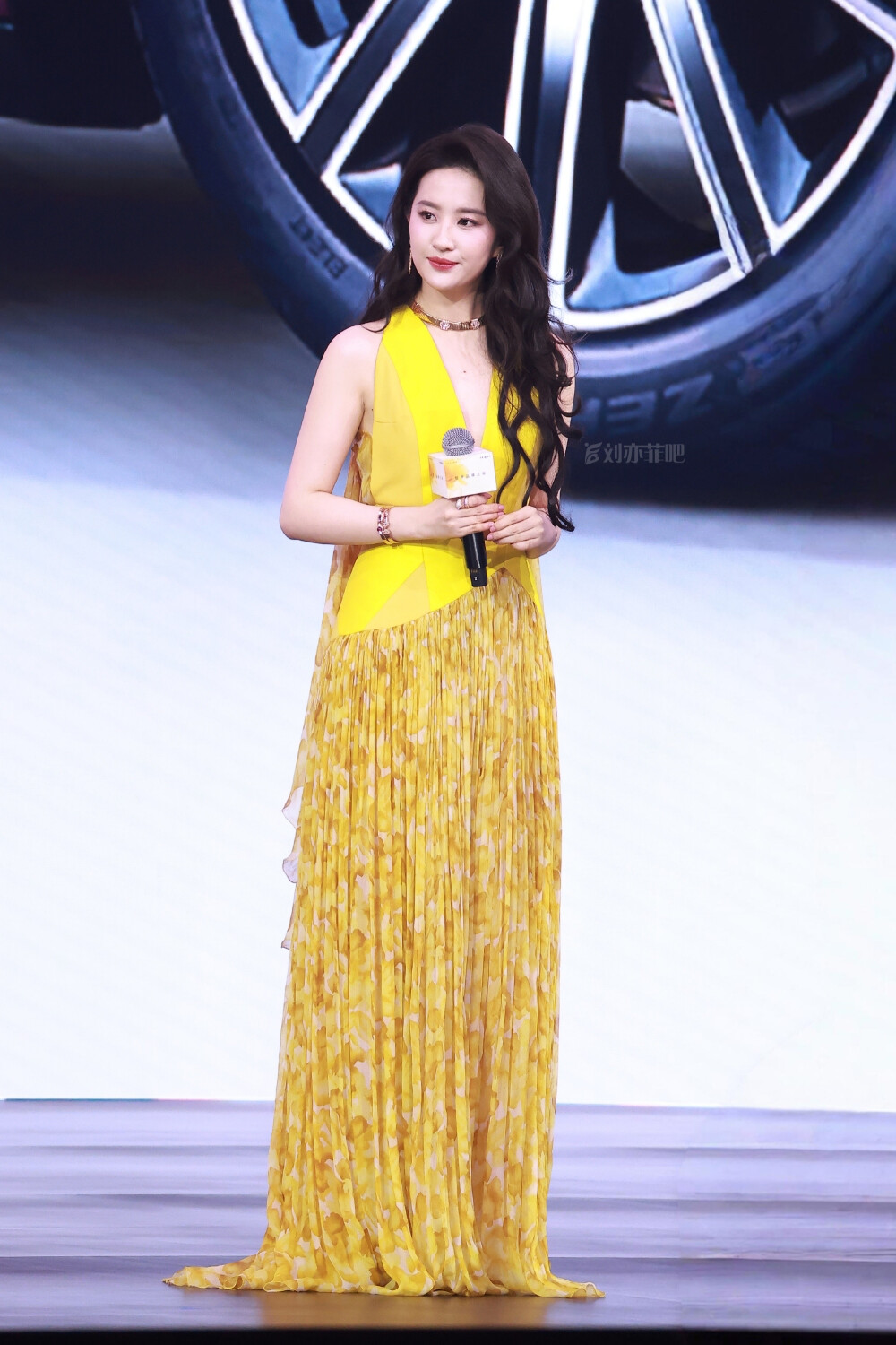 刘亦菲上海#智界品牌之夜#
刘亦菲华为鸿蒙智行智界品牌大使2025.4.17