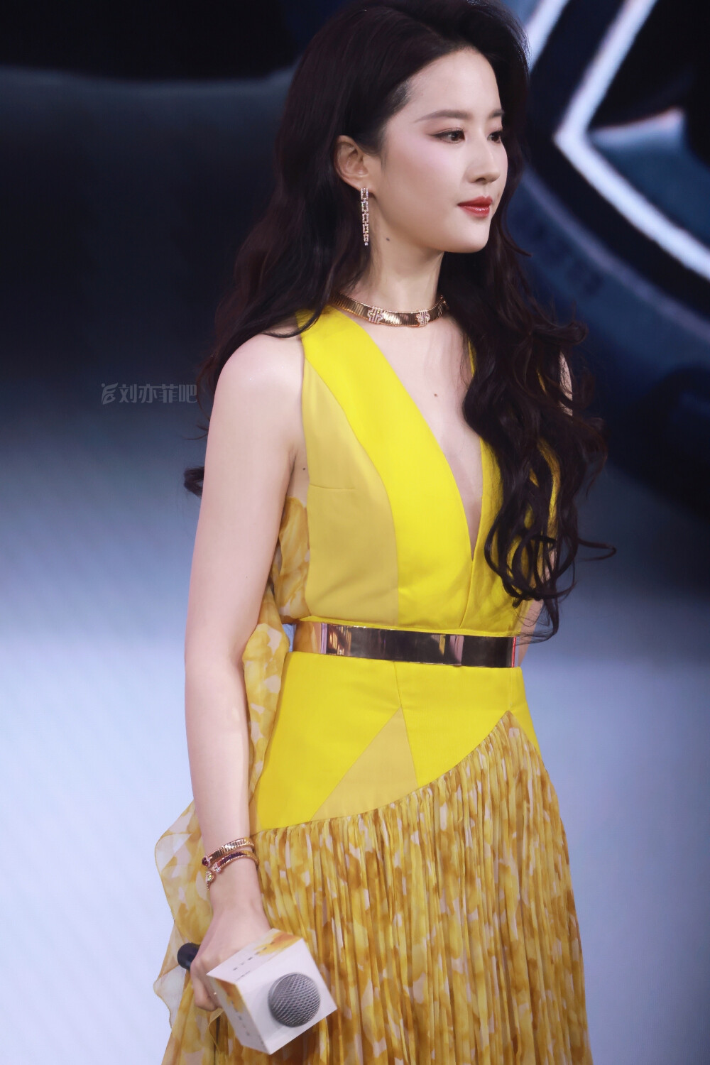 刘亦菲上海#智界品牌之夜#
刘亦菲华为鸿蒙智行智界品牌大使2025.4.17