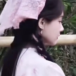 两颗小脑袋