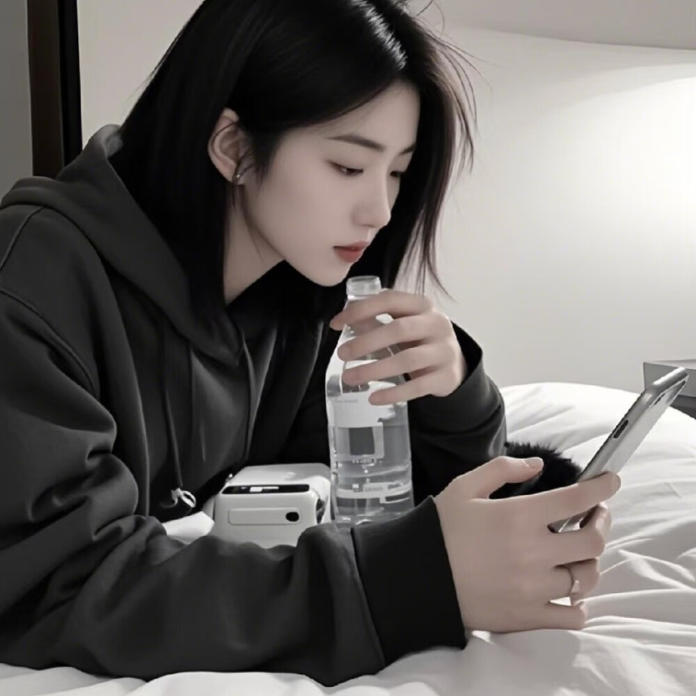 单人不明显 情侣头像 喜欢点关注，拿图收藏点赞（侵权删）