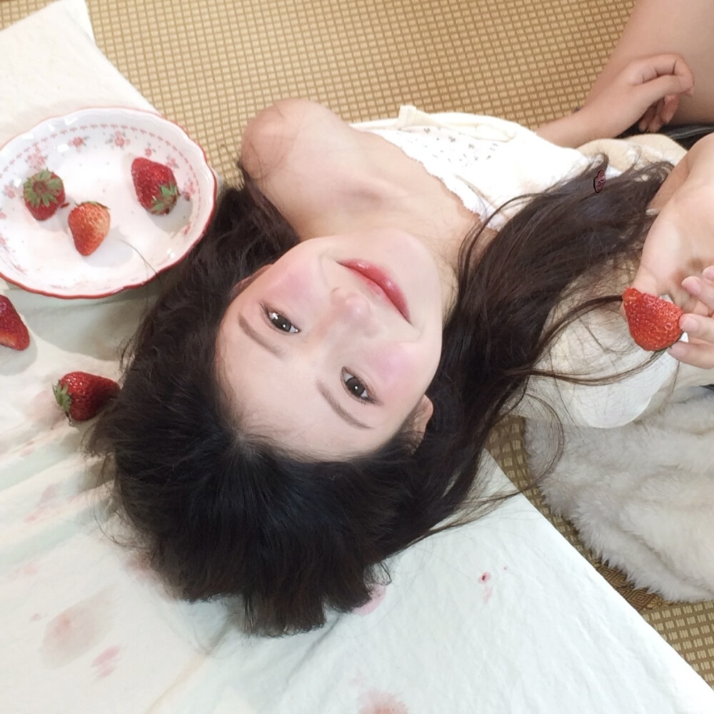 凌晨的海 难言的爱.
侵权删