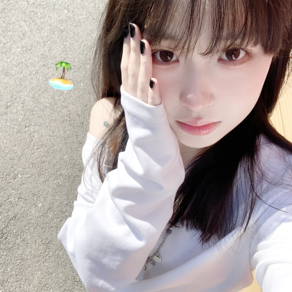 电车穿过四月的雨 你带着薄荷香出现