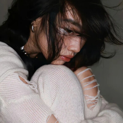 视我为神明 温柔又深情。