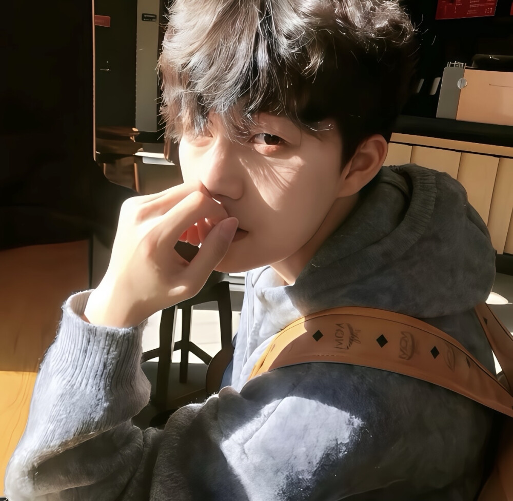 风格男头 拿图点赞关注