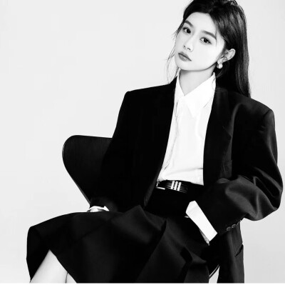 黑白女