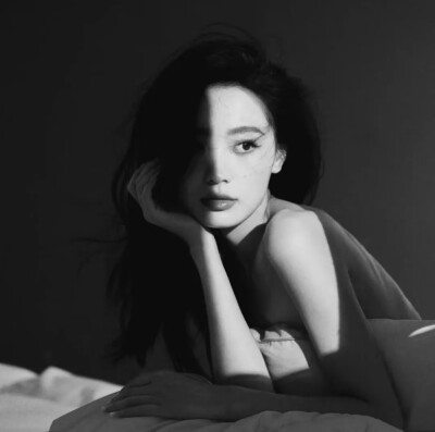 黑白女